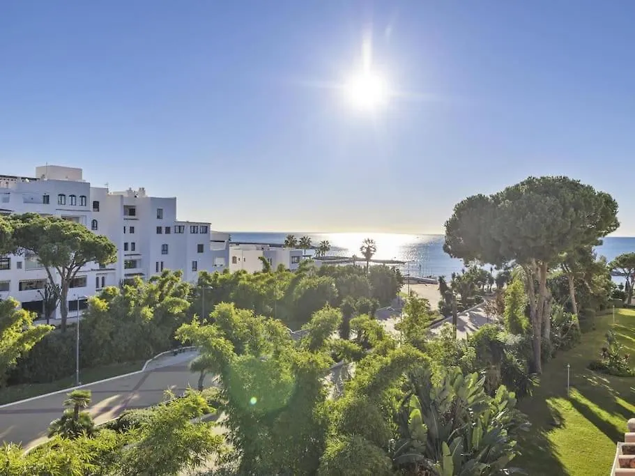 2 Bdr Apartment Next To The Beach In Puerto Banus Марбелья