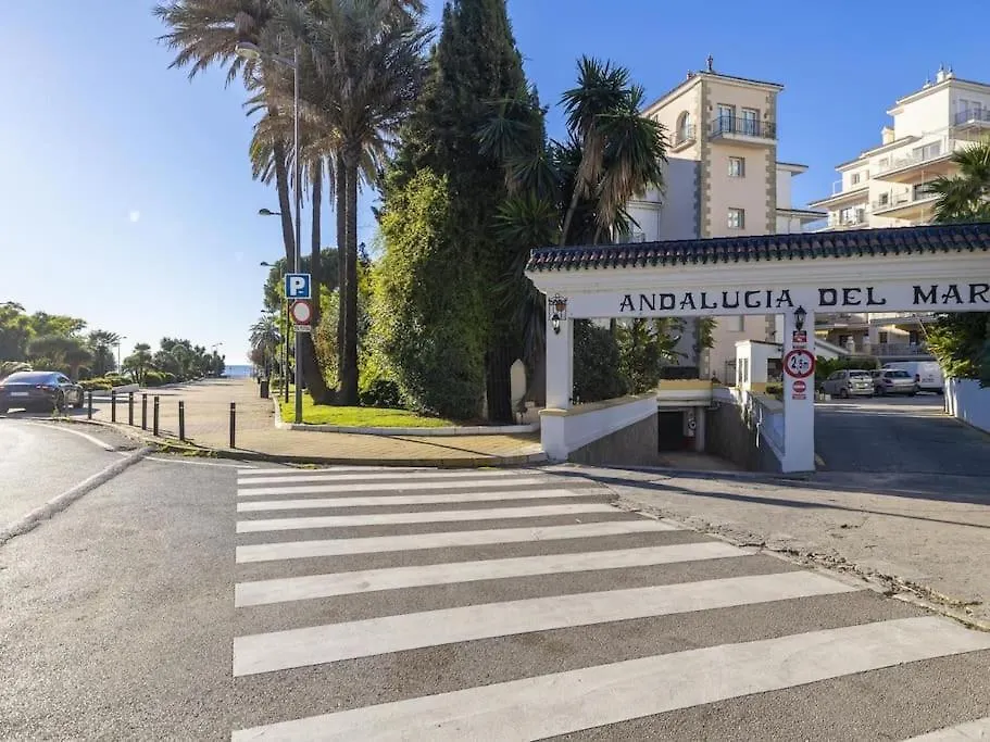 2 Bdr Apartment Next To The Beach In Puerto Banus Марбелья