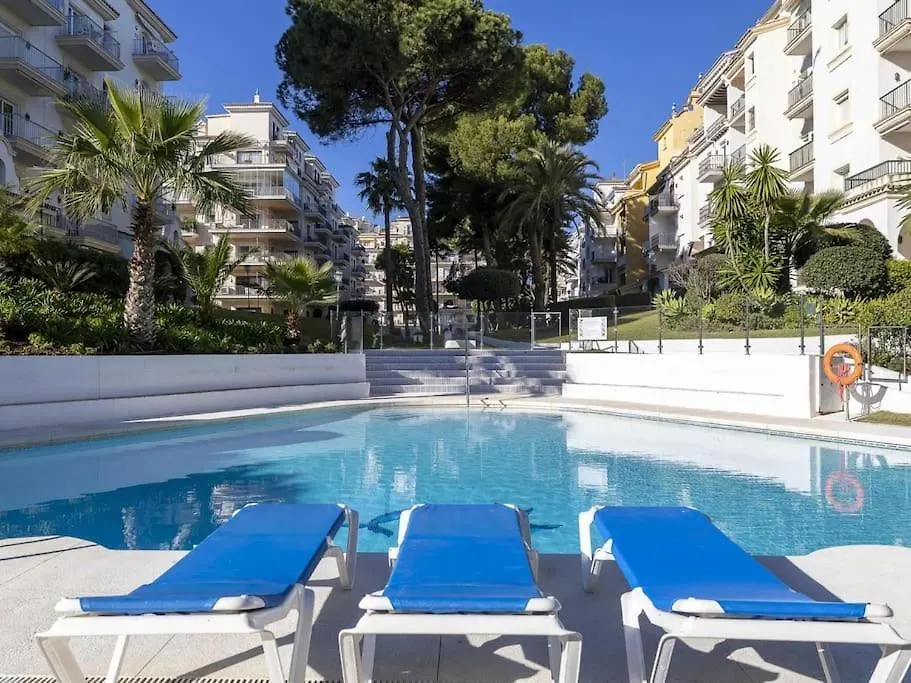 2 Bdr Apartment Next To The Beach In Puerto Banus Марбелья