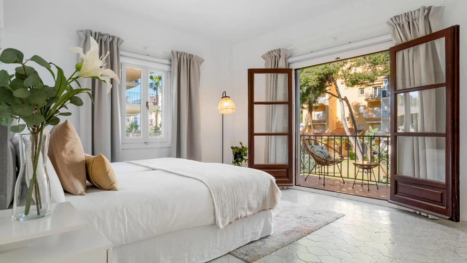 2 Bdr Apartment Next To The Beach In Puerto Banus Марбелья