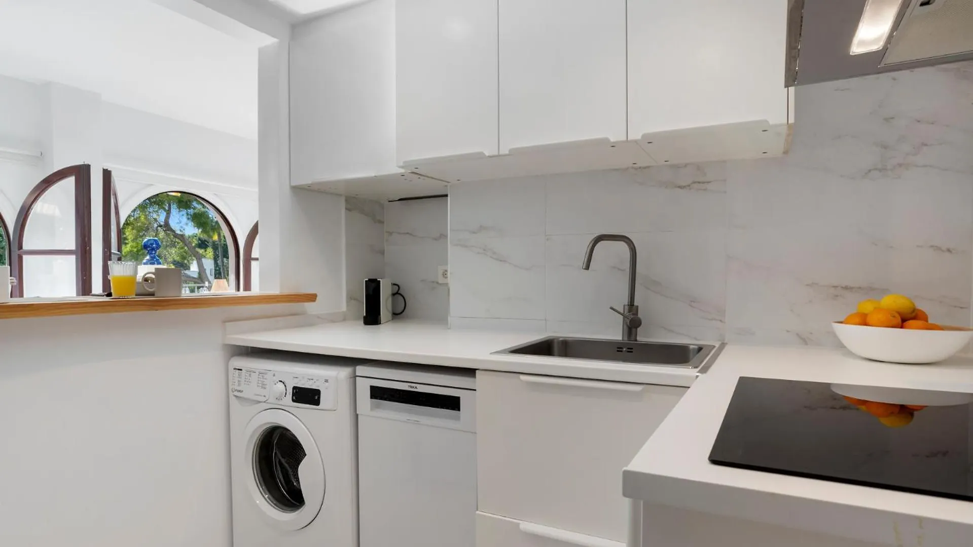 2 Bdr Apartment Next To The Beach In Puerto Banus Марбелья