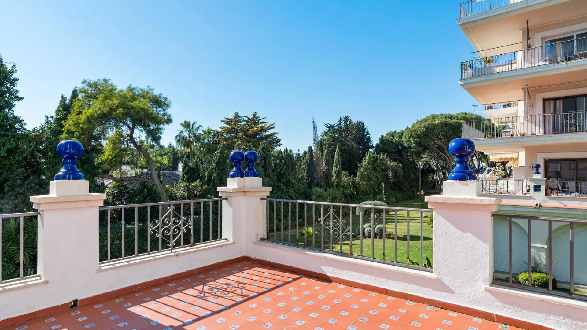 2 Bdr Apartment Next To The Beach In Puerto Banus Марбелья 0*,  Испания